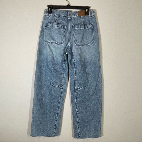 Madewell NWT Darted Barrel Leg Jeans Size 25 in Riverbend Wash, Rigid, Raw Hems - Picture 10 of 16